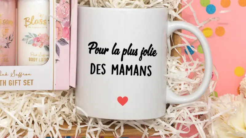 Mug en céramique blanche personnalisé avec un prénom pour accompagner le café ou le thé de votre maman chaque matin.