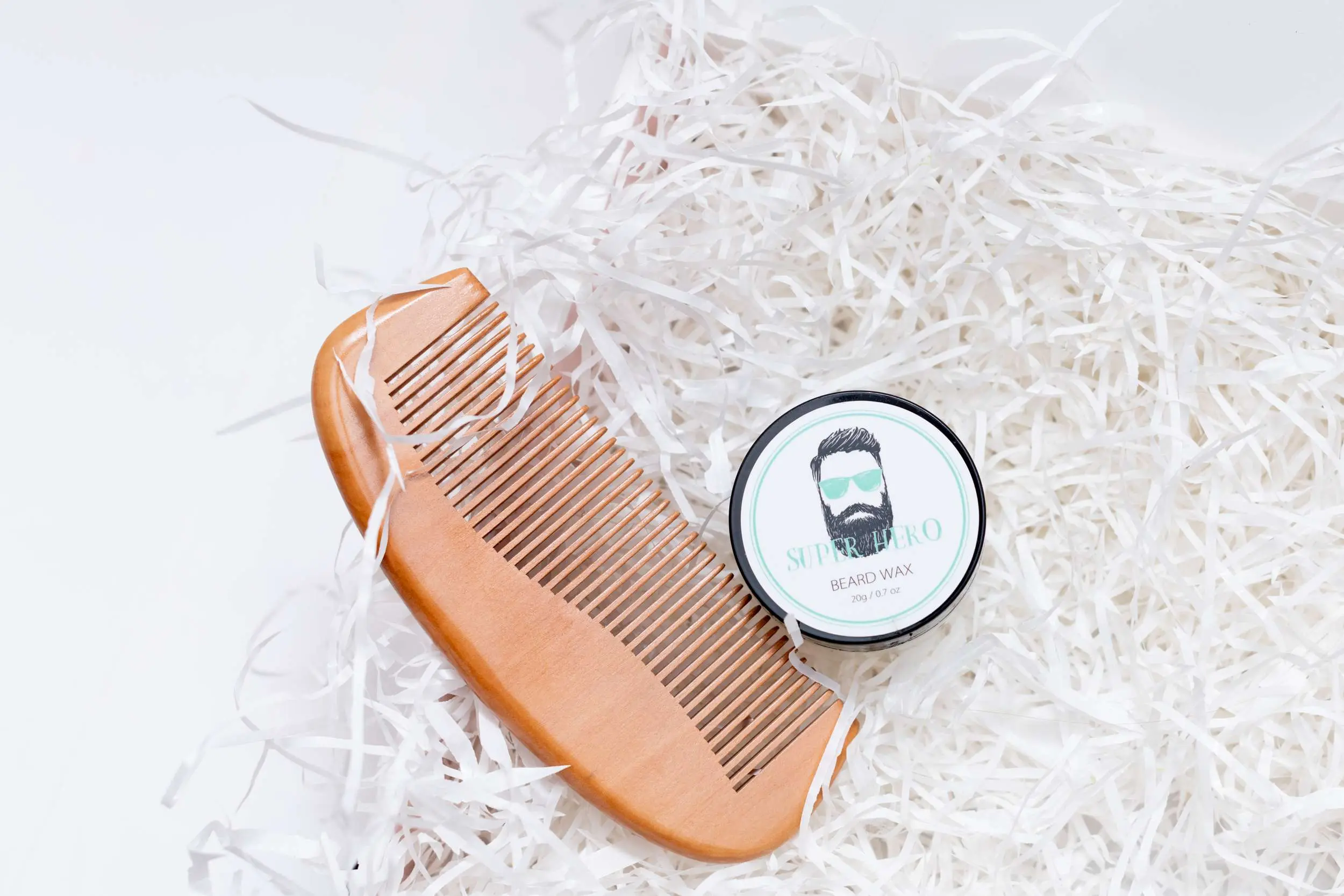 Kit soin barbe : un cadeau avec crème coiffante et peigne