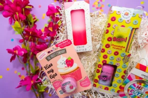 Box beauté cadeau femme avec une bougie, baume et diffuseur