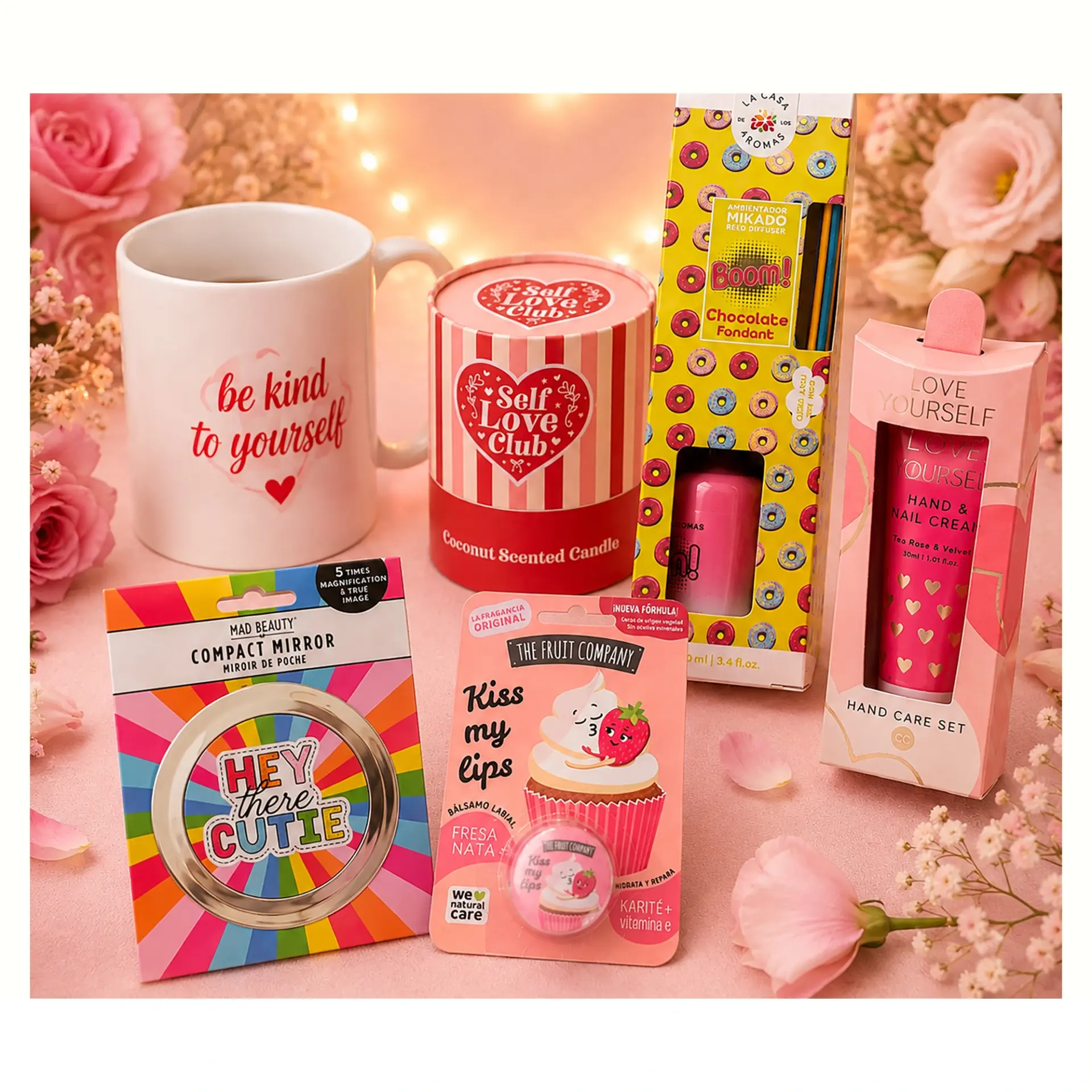 Vue rapprochée des produits du coffret beauté ado fille avec mug "Be kind to yourself", crème mains, bougie et accessoires.