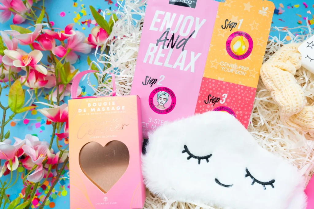 Cadeau Relaxation & Cocooning avec bougie massage , masque sommeil nuage , masque beauté visage
