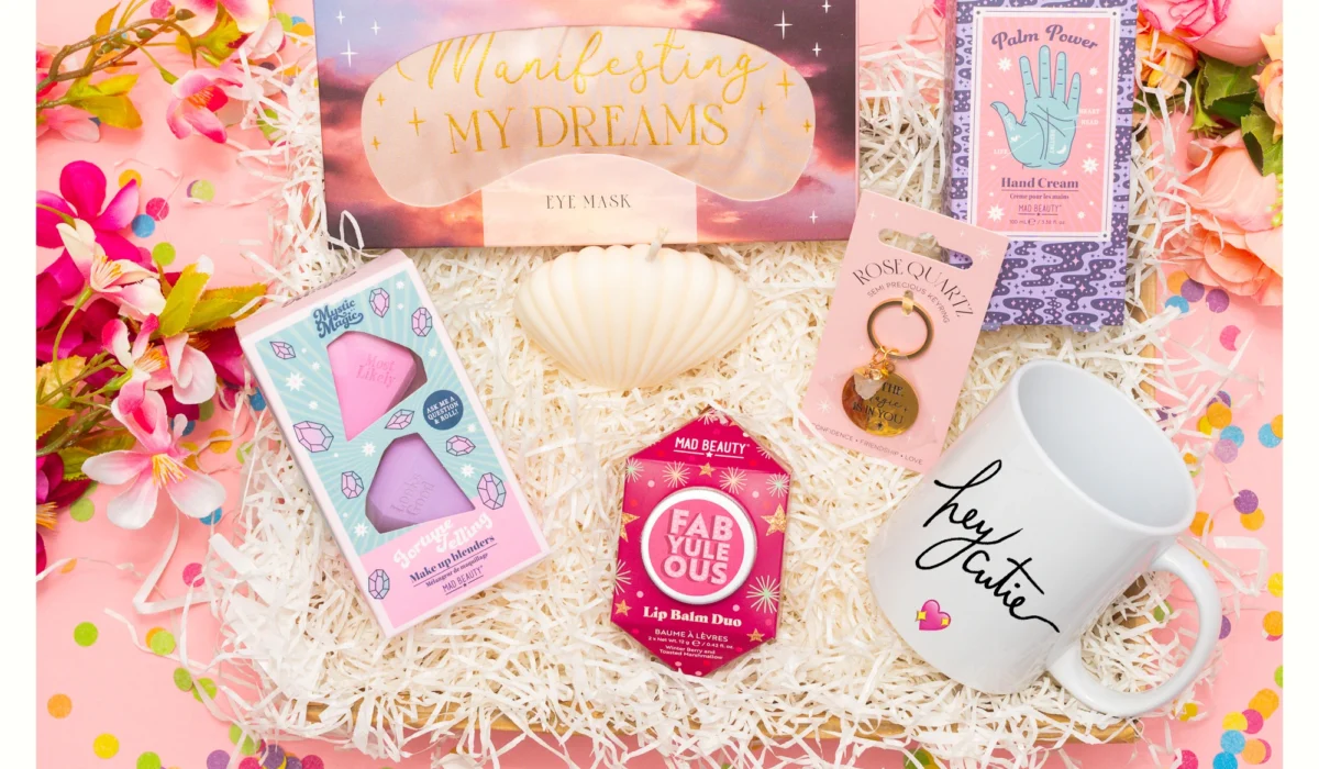 box cadeau amie avec Masque de Sommeil, Crème Mains , Éponges de Maquillage en Forme de Diaman, Baume à Lèvres Fabyuleous Porte Clé Rose Quartz The Magic Is On You