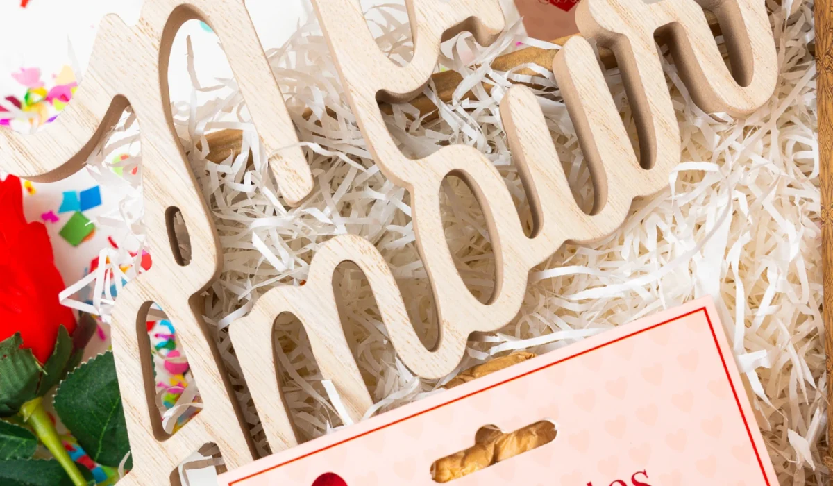 Cadeau amour pour femme avec chaussettes en forme de cœur et panneau décoratif “Mon Amour”