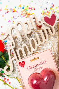 Cadeau amour pour femme avec chaussettes en forme de cœur et panneau décoratif “Mon Amour”