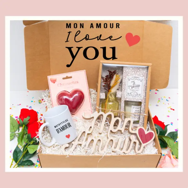 Un cadeau d'amour romantique : composition florale élégante avec vase et bougie parfumée.