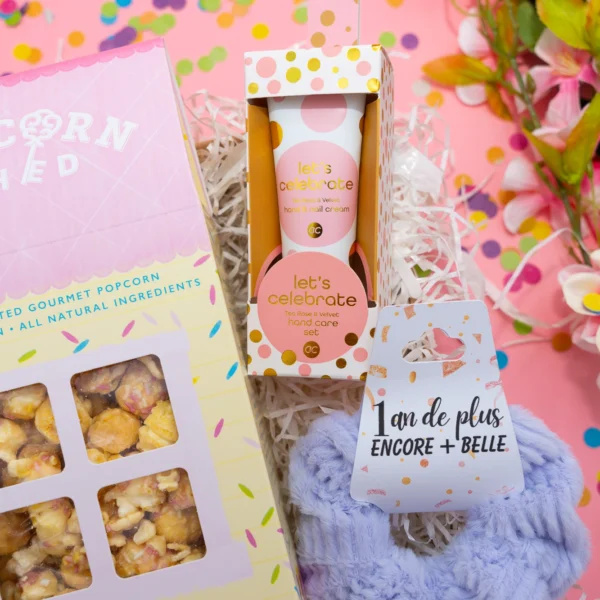 box cadeau femme anniversaire creme mains et lime , chouchou personnalisé et pop corn