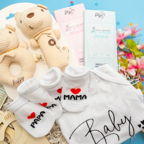 Kit cadeau naissance et coffret naissance avec produits pour accueillir le bébé