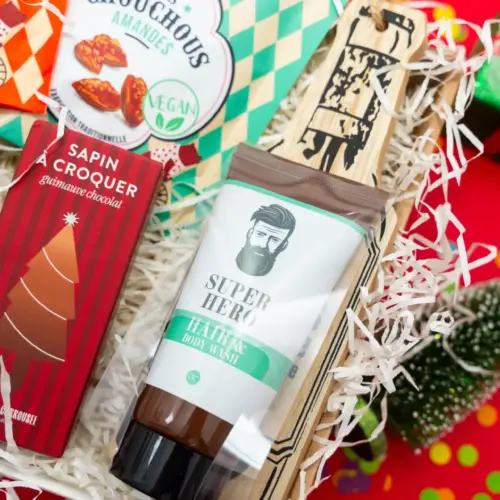 cadeau homme noel avec gel douche et gourmandises: cacahuètes ,amandes et sapin au chocolat à croquer