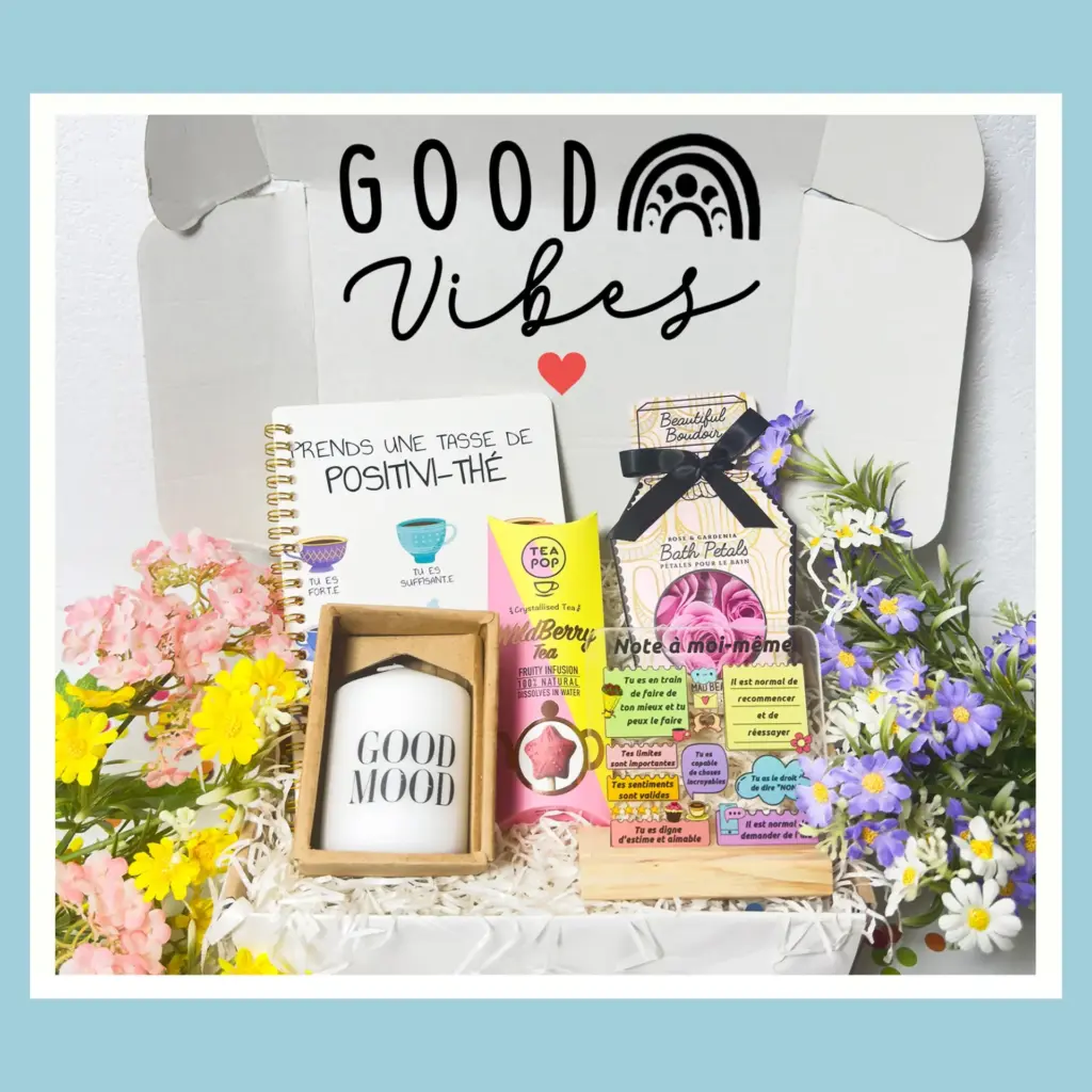 Coffret cadeau exceptionnel pour femme comprenant tasse personnalisable, carnet de positivité, pétales de bain, bougie Good Mood, thé, confiserie et cadre inspirant.