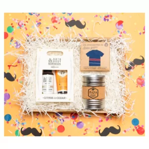 Coffret cadeau papa avec kit gel douche pour le corps, baume après-rasage, une paire de chaussettes dans un emballage original, et bougie vintage 'Papa