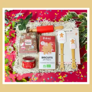 Coffret cadeau Noël “Bonheur à croquer en famille” avec biscuits de Noël, bougie, mug et accessoires de pâtisserie