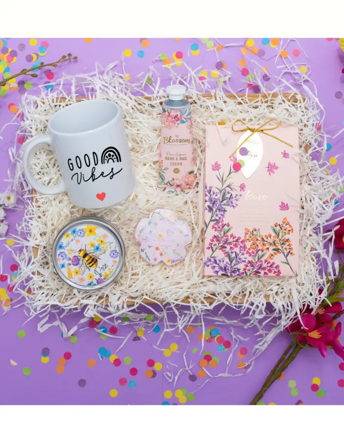 Un cadeau original pour femme : soins complets pour le visage et cheveux avec une touche de détente.